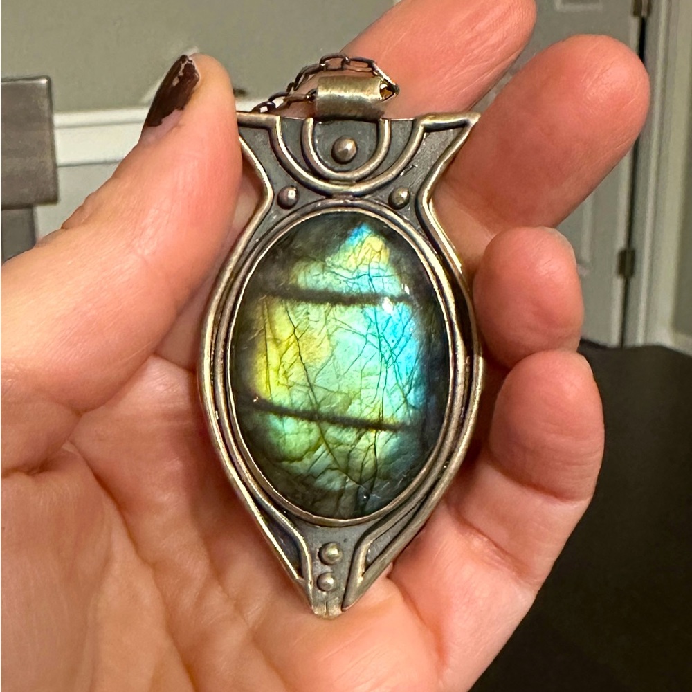 Acid Queen Voyager Pendant Labradorite